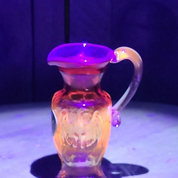 Kanawha Amberina glass mini pitcher - Picture 14 of 16